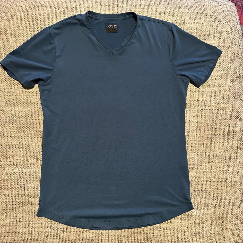 Cuts Clothing AO V-neck Tee M - Navy Blue